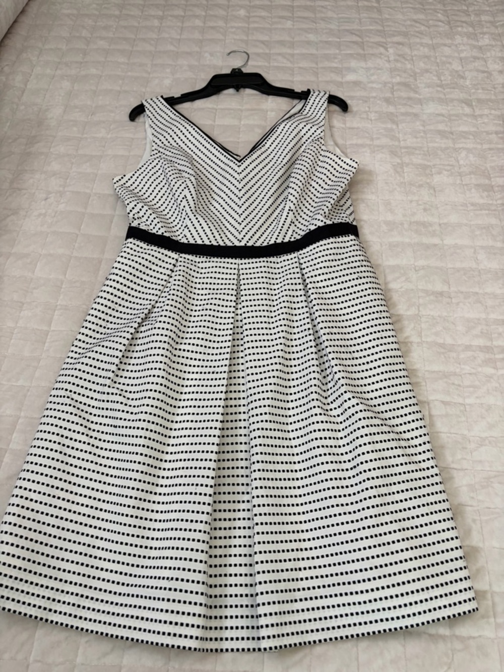 White House Black Market Sleeveless Dress, Size 10